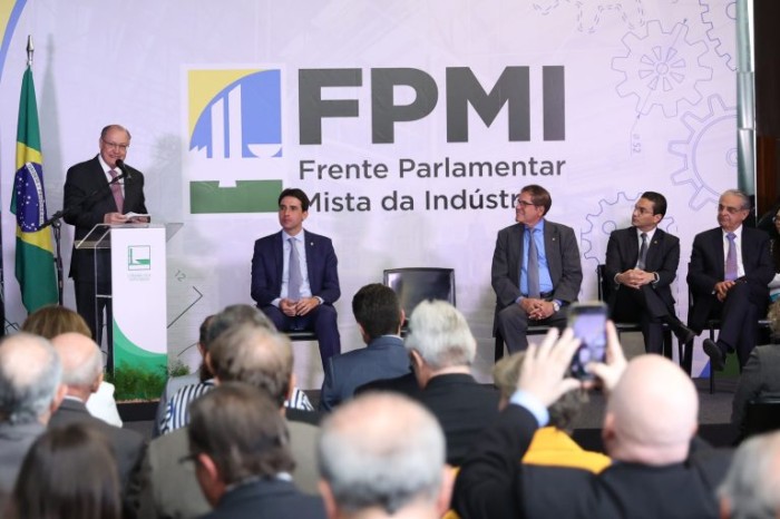 Frente Parlamentar Mista da Indústria defende marco fiscal e reforma tributária